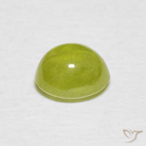 Sphène Vert forêt chaud naturelle ovale, 1.06 ct, Transparent
