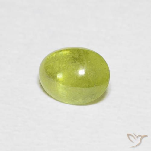Sphène Vert moyen naturelle ovale, 0.83 ct, Transparent