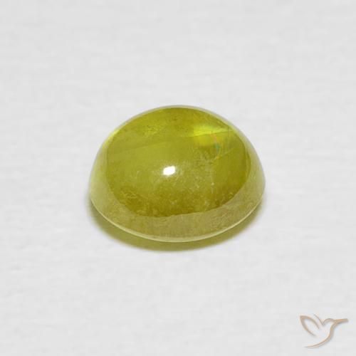 Sphène Vert jaunâtre naturelle ovale, 1.47 ct, Transparent