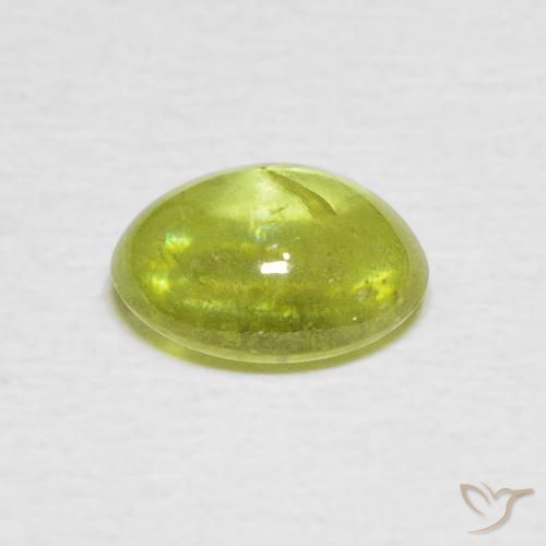 Sphène Jaune citron léger naturelle ovale, 1.57 ct, Transparent