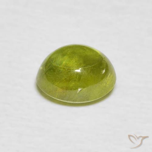 Sphène Vert chaud et terreux naturelle ovale, 0.91 ct, Transparent
