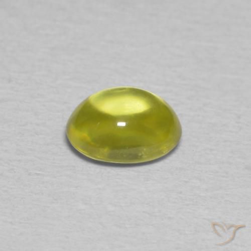Sphène Vert forêt chaud naturelle ovale, 0.85 ct, Transparent