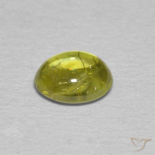 Sphène Vert forêt chaud naturelle ovale, 1.06 ct, Transparent