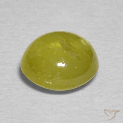 Sphène Vert forêt chaud naturelle ovale, 2.17 ct, Translucide