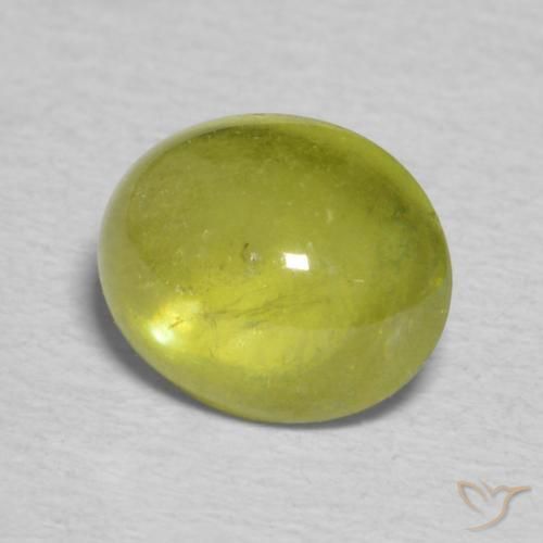 Sphène Vert jaunâtre naturelle ovale, 1.63 ct, Transparent