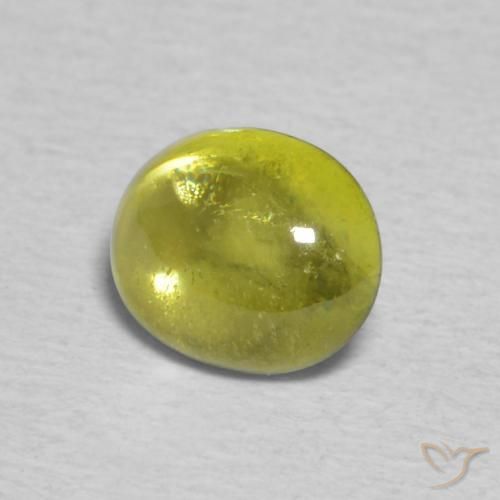 Sphène Vert chaud et terreux naturelle ovale, 0.75 ct, Transparent