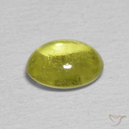 Sphène Vert chaud et terreux naturelle ovale, 0.75 ct, Transparent