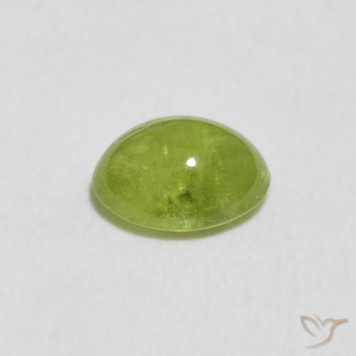 Sphène Vert clair naturelle ovale, 0.85 ct, Transparent