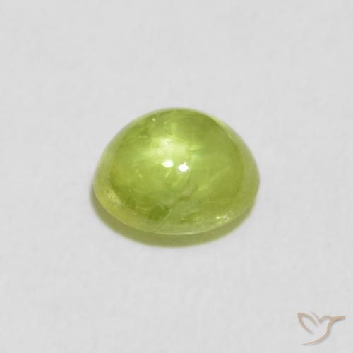 Sphène Vert clair naturelle ovale, 0.85 ct, Transparent