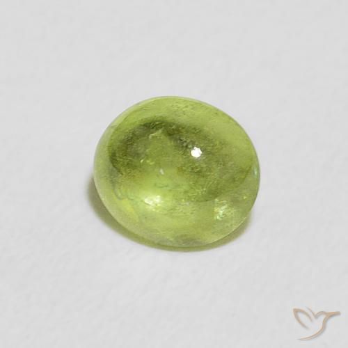 Sphène Vert jaunâtre naturelle ovale, 0.80 ct, Transparent