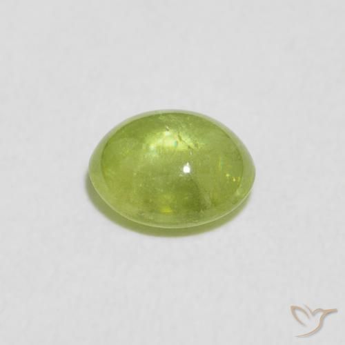 Sphène Vert jaunâtre naturelle ovale, 0.80 ct, Transparent