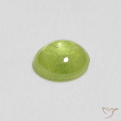Sphène Vert moyen naturelle ovale, 0.78 ct, Transparent