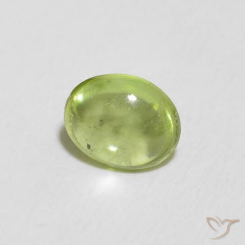 Sphène Vert clair naturelle ovale, 0.66 ct, Transparent
