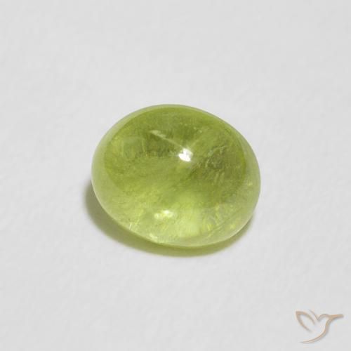 Sphène Vert jaunâtre naturelle ovale, 1.32 ct, Transparent