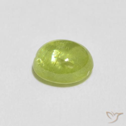 Sphène Vert jaunâtre naturelle ovale, 1.32 ct, Transparent