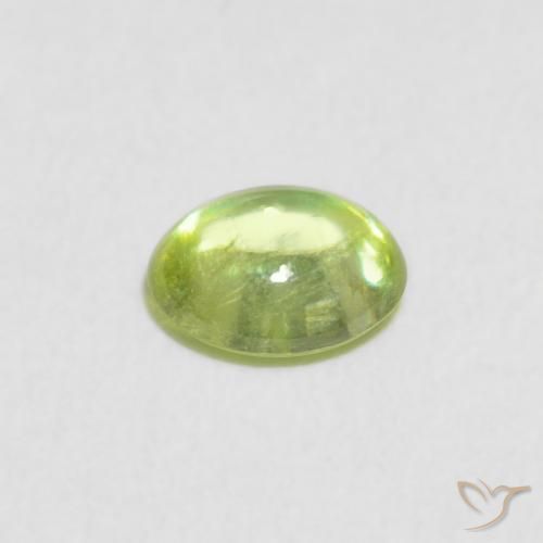 Sphène Vert vif et léger naturelle ovale, 0.68 ct, Transparent