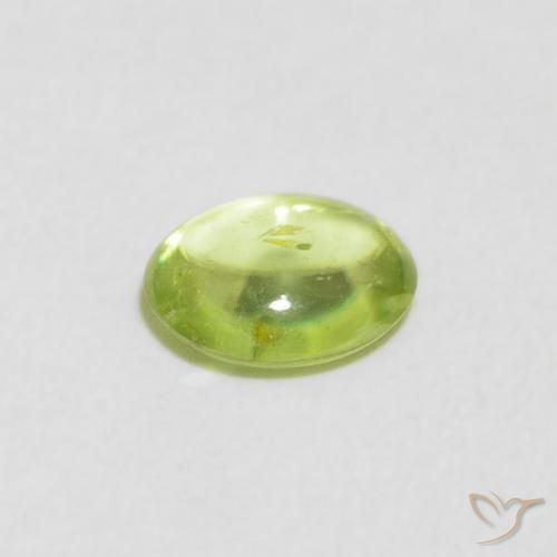 Sphène Vert moyen naturelle ovale, 0.68 ct, Transparent