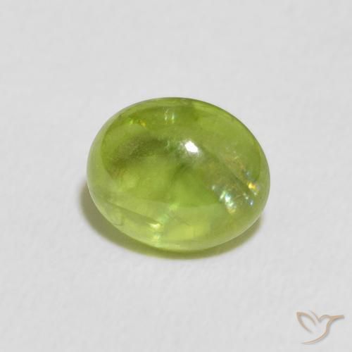 Sphène Vert jaunâtre naturelle ovale, 1.52 ct, Transparent