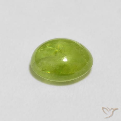 Sphène Vert jaunâtre naturelle ovale, 1.52 ct, Transparent