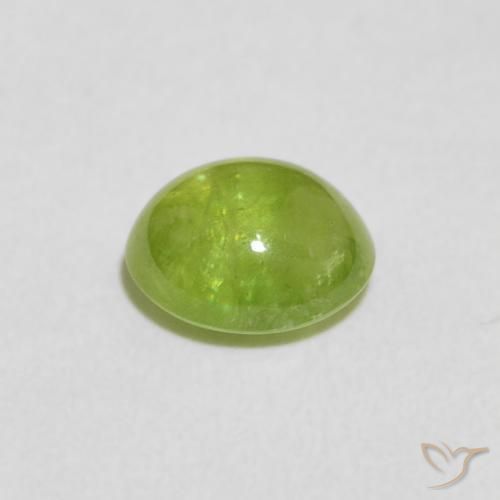 Sphène Vert moyen naturelle ovale, 1.32 ct, Transparent
