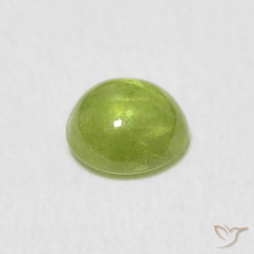 Sphène Vert clair naturelle ovale, 0.69 ct, Transparent