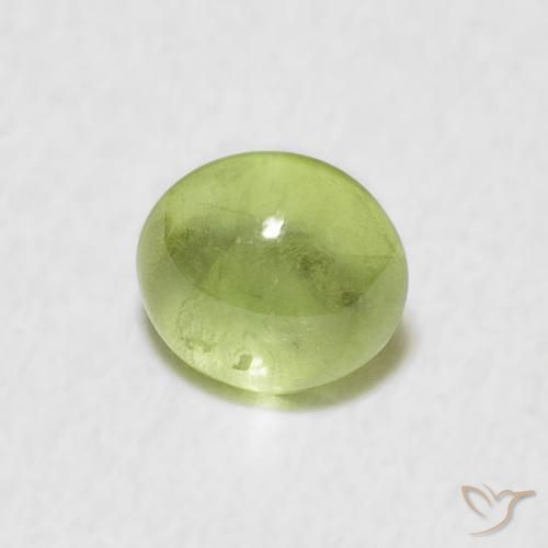 Sphène Vert moyen naturelle ovale, 0.69 ct, Transparent