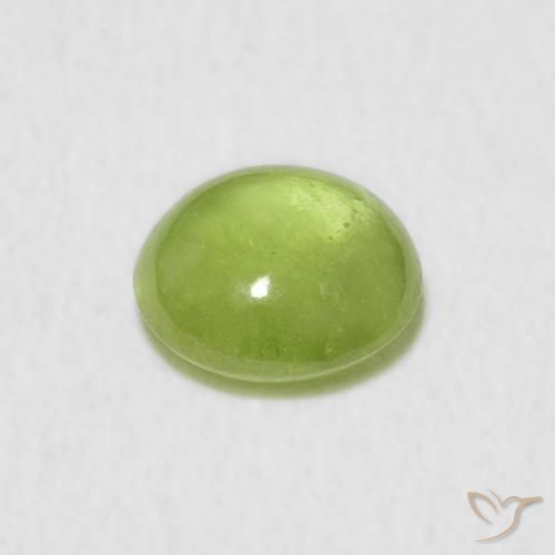Sphène Vert moyen naturelle ovale, 1.33 ct, Transparent