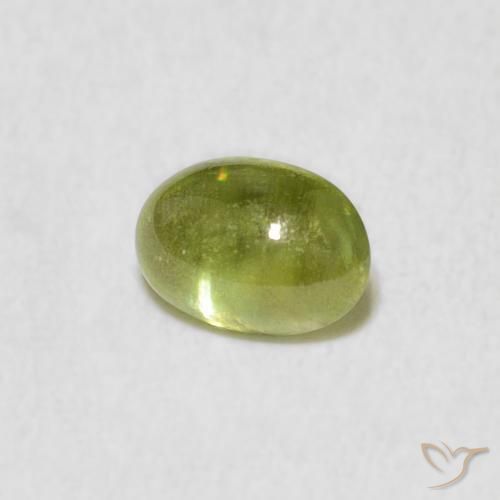 Sphène Vert jaunâtre naturelle ovale, 0.87 ct, Transparent