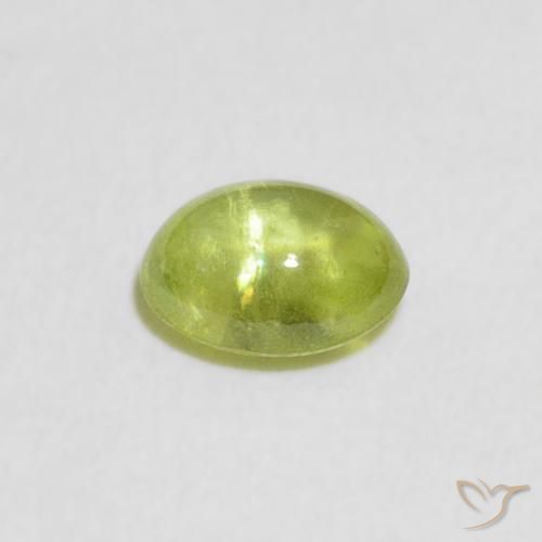 Sphène Olive verte naturelle ovale, 0.72 ct, Transparent