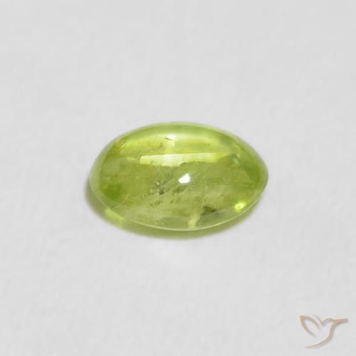 Sphène Vert jaunâtre vif naturelle ovale, 0.77 ct, Transparent