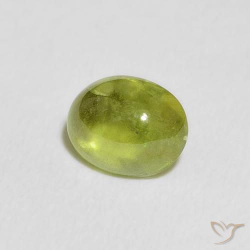 Sphène Olive verte naturelle ovale, 0.84 ct, Transparent