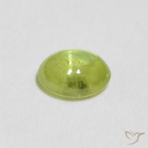 Sphène Vert jaunâtre vif naturelle ovale, 0.76 ct, Transparent