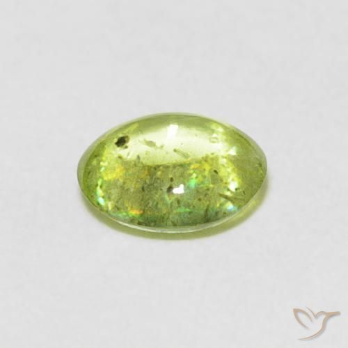 Sphène Vert moyen naturelle ovale, 0.61 ct, Transparent