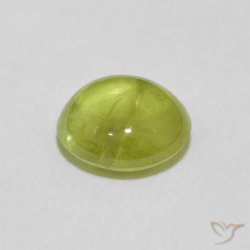 Sphène Vert forêt chaud naturelle ovale, 1.75 ct, Transparent