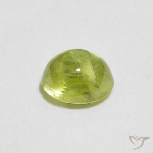 Sphène Vert forêt léger naturelle ovale, 0.65 ct, Transparent