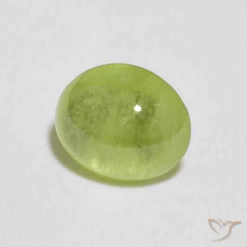 Sphène Vert vif et léger naturelle ovale, 0.98 ct, Transparent