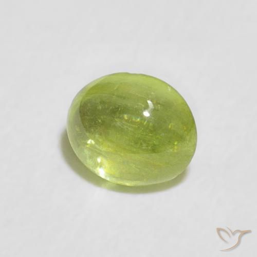 Sphène Vert moyen naturelle ovale, 0.72 ct, Transparent