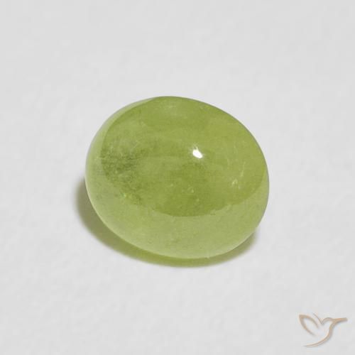 Sphène Vert éclatant naturelle ovale, 0.82 ct, Transparent