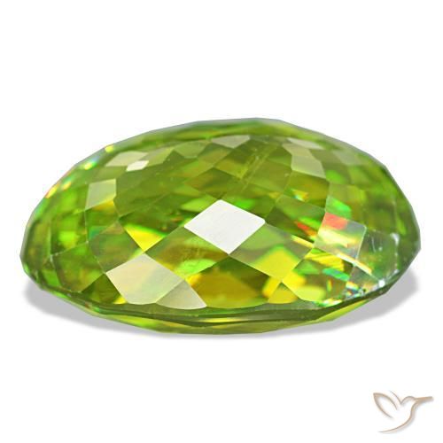 Sphène vert naturelle coupe ovale, 7,87 ct, VS