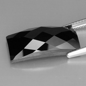 Spinelle noir naturelle baguette, 13,88 ct, opaque