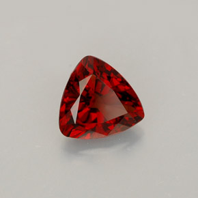 Spinelle rouge naturelle trillion, 0,86 ct, VS