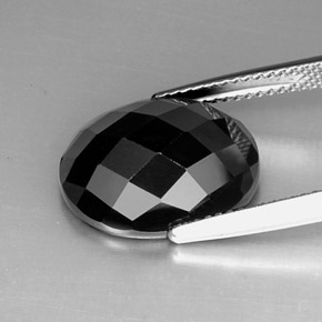 Spinelle noir naturelle coupe ovale, 9,20 ct, opaque