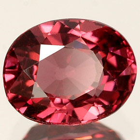 Spinelle rose naturelle coupe ovale, 1,45 ct, VVS