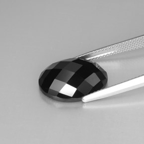Spinelle noir naturelle coupe ovale, 10,83 ct, opaque