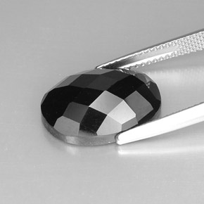 Spinelle noir naturelle coupe ovale, 10,46 ct, opaque