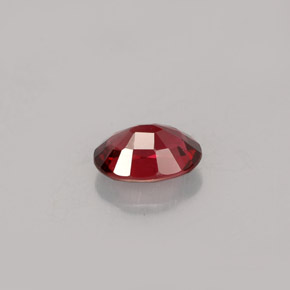 Spinelle  naturelle coupe ovale, 0,76 ct, VS
