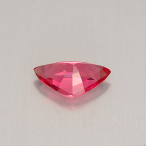 Spinelle rouge naturelle trillion, 0,44 ct, VVS-VS