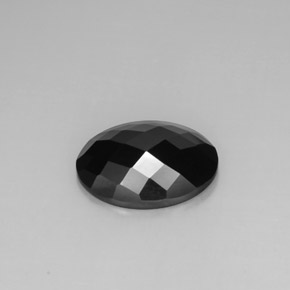 Spinelle noir naturelle coupe ovale, 8,80 ct, opaque