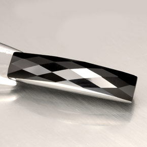 Spinelle noir naturelle baguette, 4,28 ct, opaque