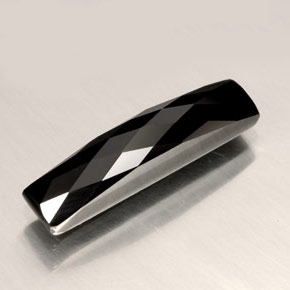 Spinelle noir naturelle baguette, 4,28 ct, opaque